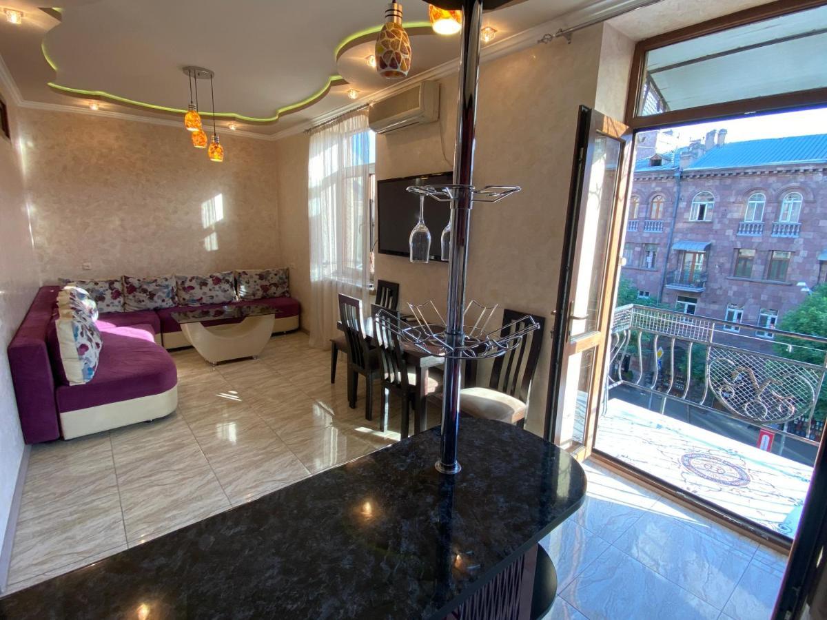 Amiryan Street 1 Bedroom Deluxe Apartment With Balcony Am104 Erivan Exterior foto