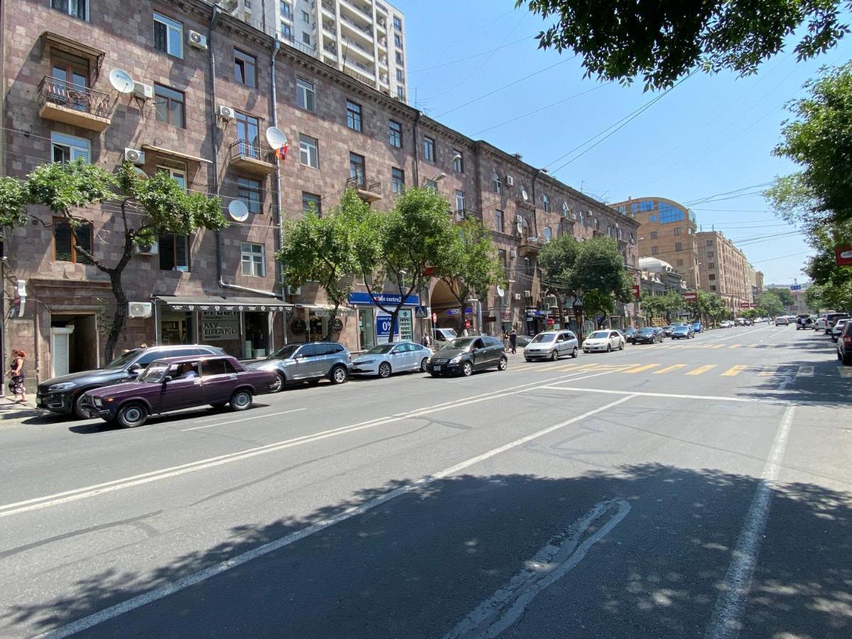 Amiryan Street 1 Bedroom Deluxe Apartment With Balcony Am104 Erivan Exterior foto